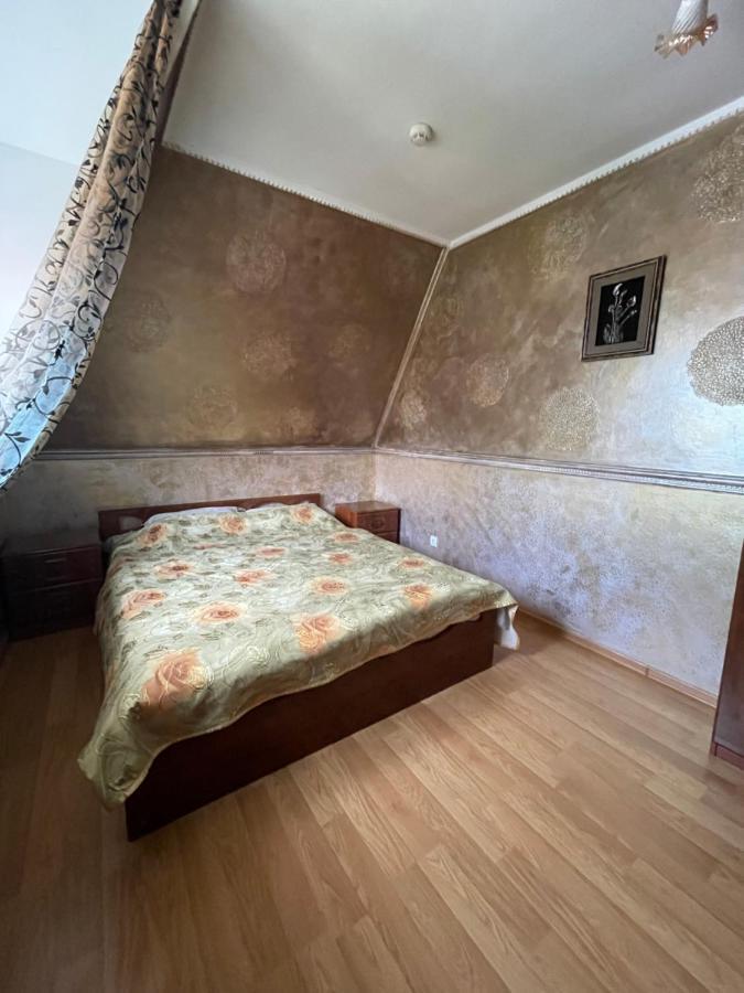 Едем Hotel Pustomyty Luaran gambar